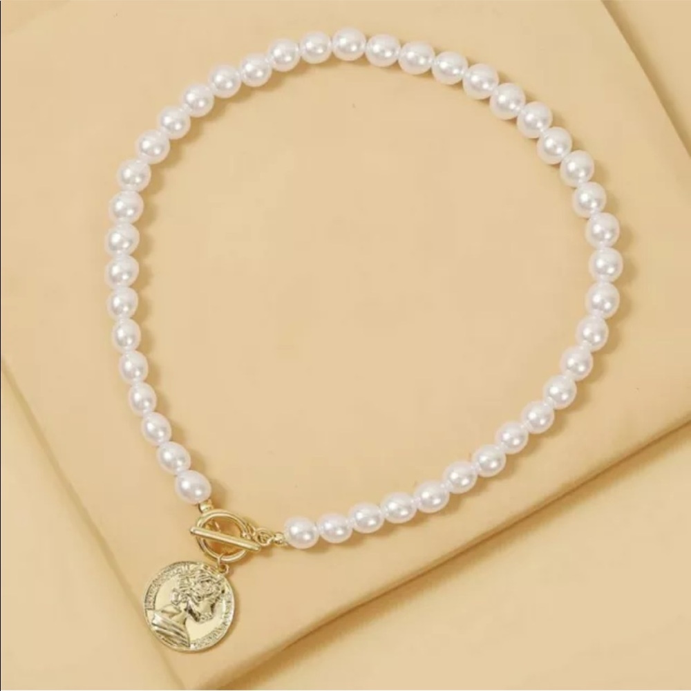 New Classic pearl necklace with charm - Picture 3 of 5